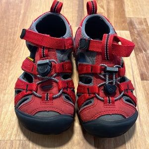 Keens. Little kid 10. Red.